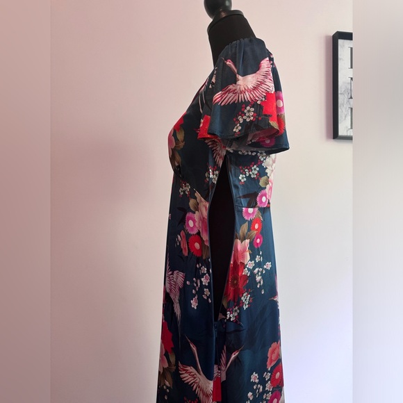 Beautiful dress bought in Europe. Smooth material and lovely pattern. - Picture 2 of 5